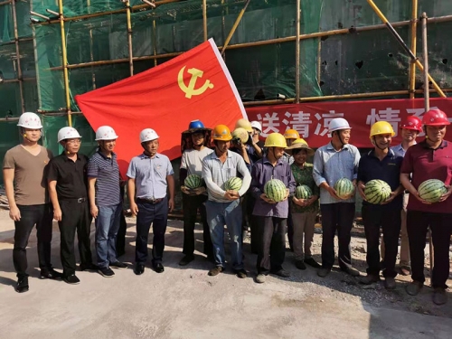 炎炎夏日送清涼，情系一線暖人心